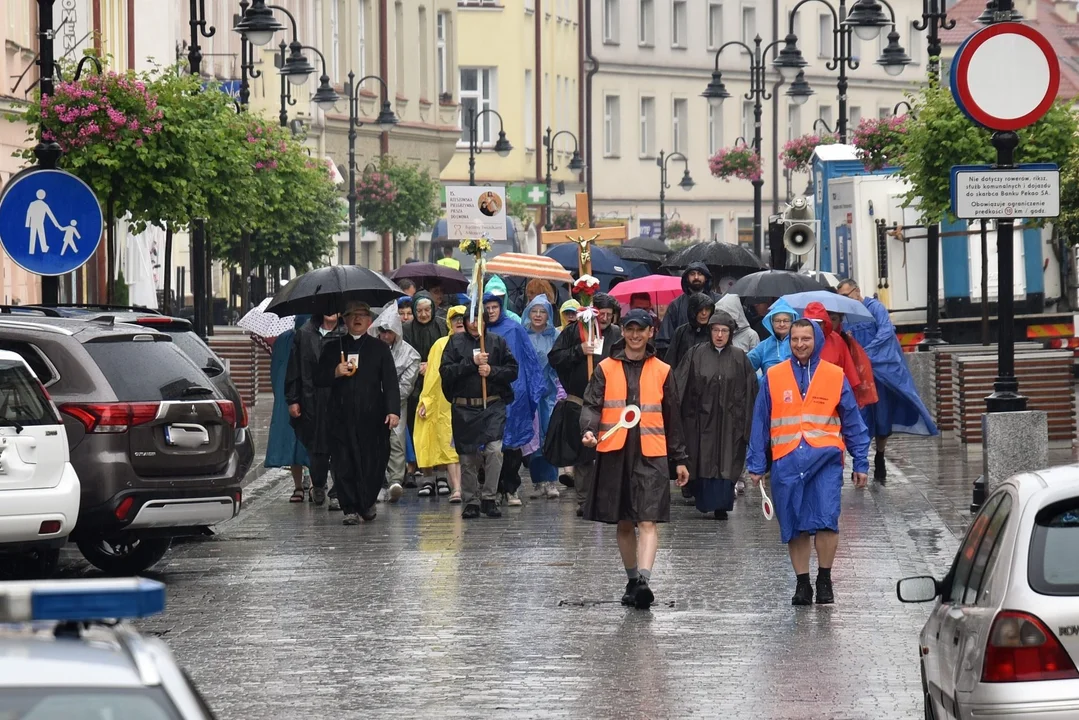 Wyruszyła piesza pielgrzymka z Rzeszowa do Lwowa. Tylko do granicy