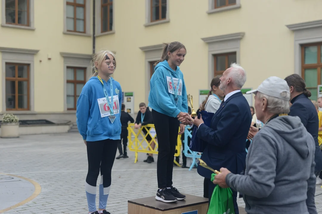 45. Bieg Nadwiślański im. Alfreda Freyera w Tarnobrzegu - biegi dziecięco-młodzieżowe - dekoracje