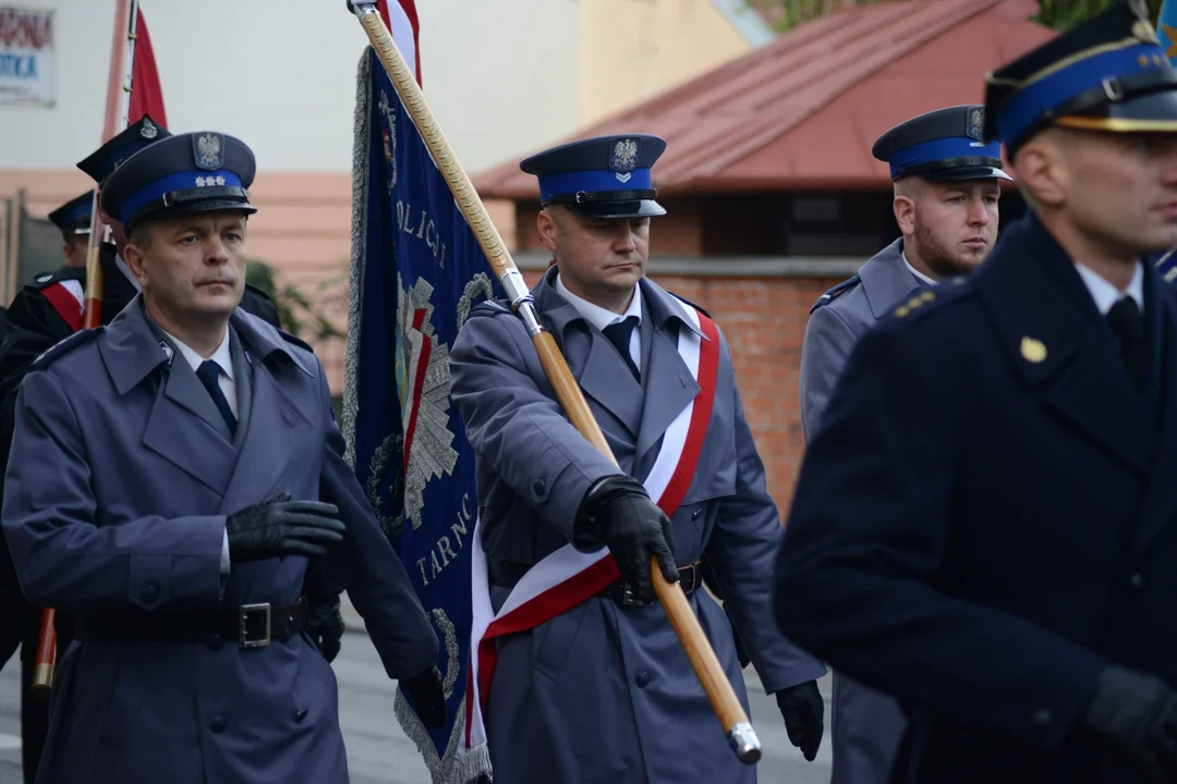 Narodowe Święto Niepodległości w Tarnobrzegu. Uroczystości przy pomniku Marszałka Józefa Piłsudskiego. - 104 lata temu narodziła się nowoczesna Polska - mówi prezydent miasta Dariusz Bożek [ZDJĘCIA - CZĘŚĆ 1]