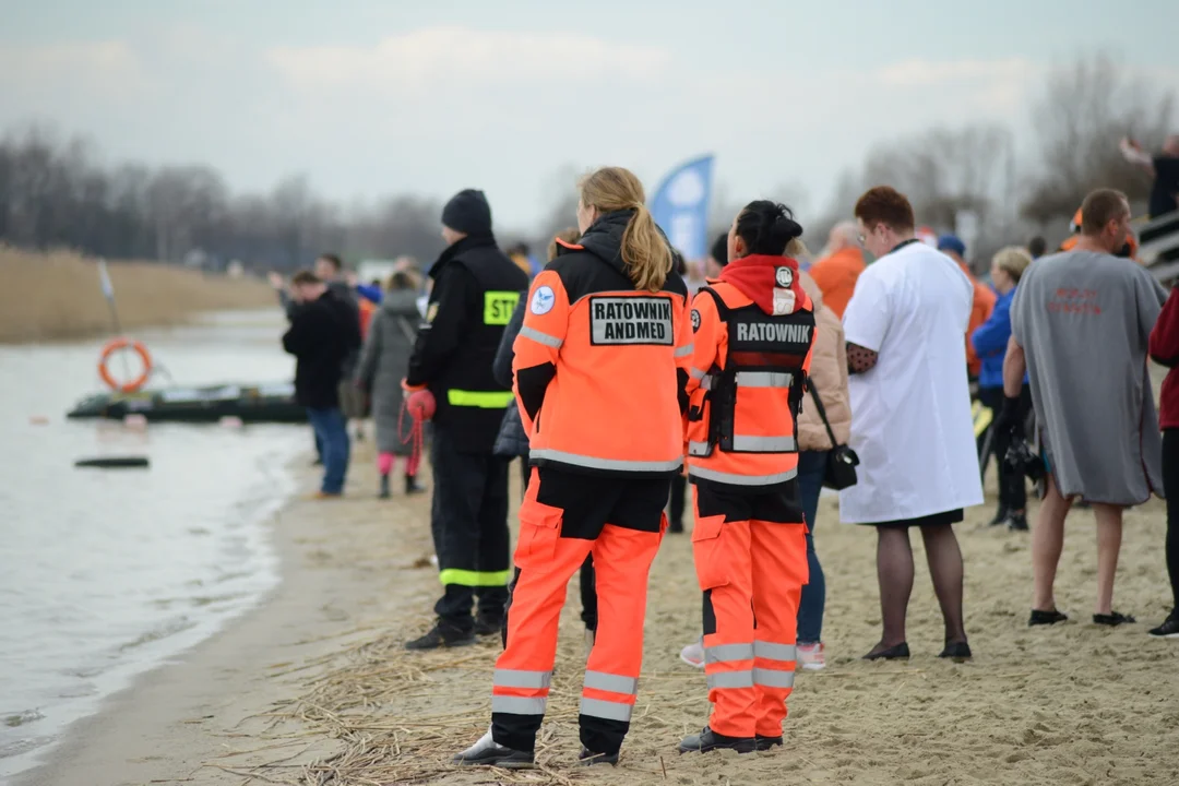 Zmagania Pływackie na Jeziorze Tarnobrzeskim i koniec sezonu dla morsów w Tarnobrzegu