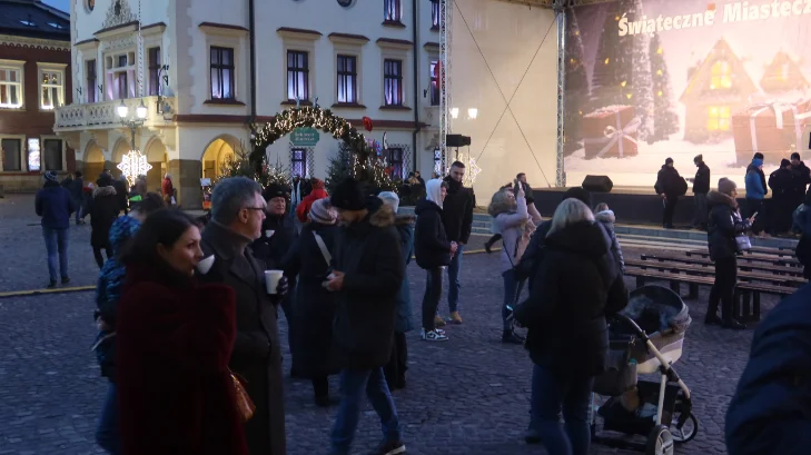 Świąteczne Miasteczko w Rzeszowie w sobotni wieczór [ZDJĘCIA, WIDEO]