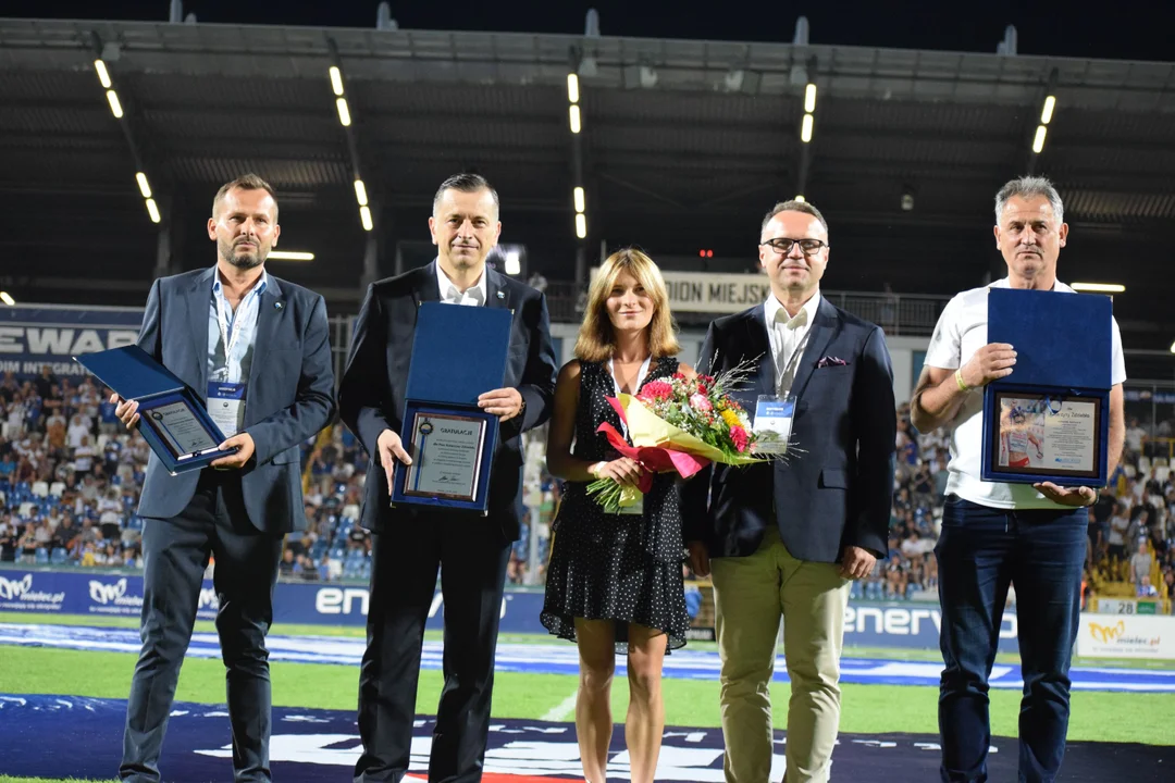 Kasia Zdziebło nagrodzona na stadionie