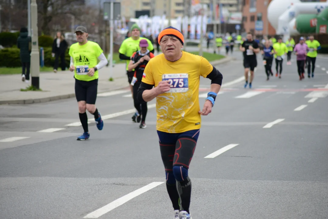 16. PKO Półmaraton Rzeszowski oraz 8. PKO Sztafeta Półmaratońska w Rzeszowie - dużo zdjęć z trasy i mety