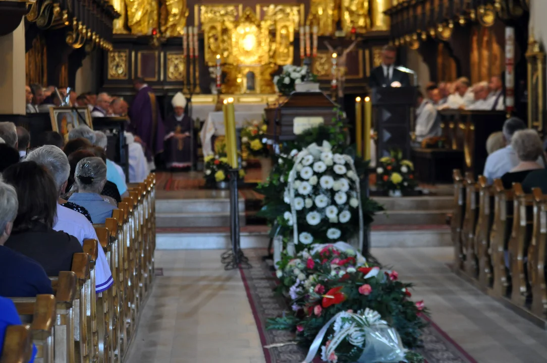 Wspominamy pogrzeb księdza Wacława Tomczyka. Stąd pochodził i tu został pochowany [ZDJĘCIA] - Zdjęcie główne