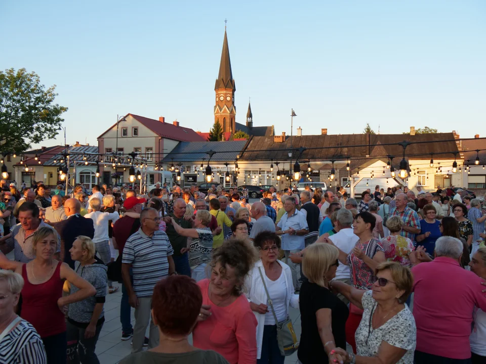 Tłumy na pierwszej Miejskiej Potańcówce w Stalowej Woli