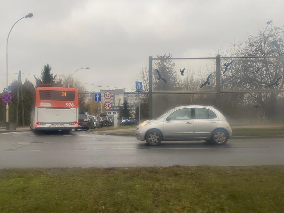 Autobus nie mógł wjechać w tę uliczkę