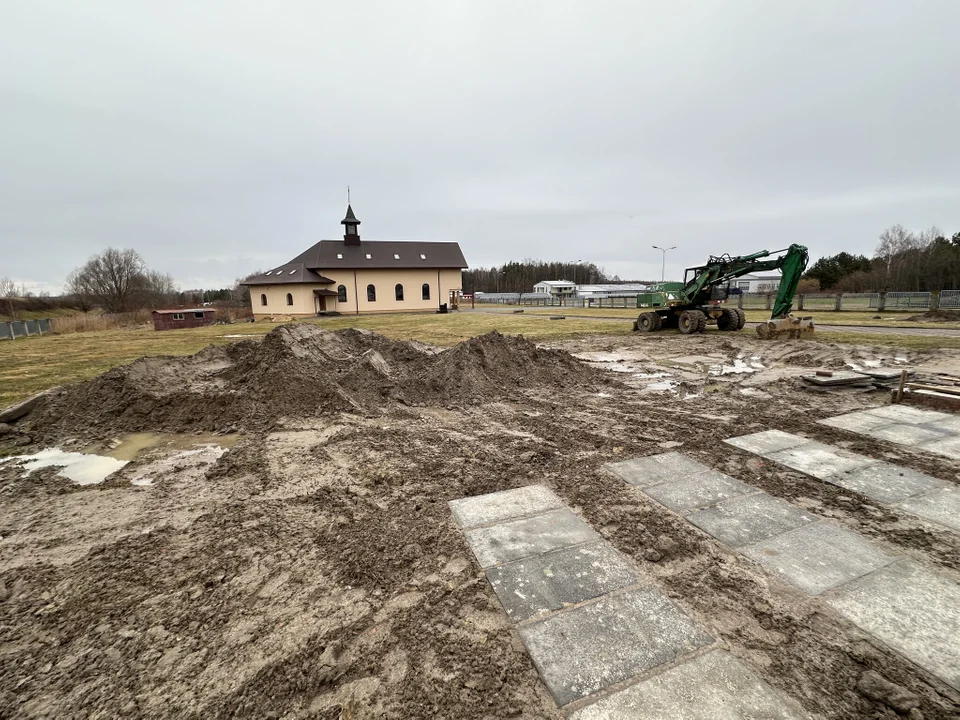 Woda na cmentarzu św. Brata Alberta w Kolbuszowej