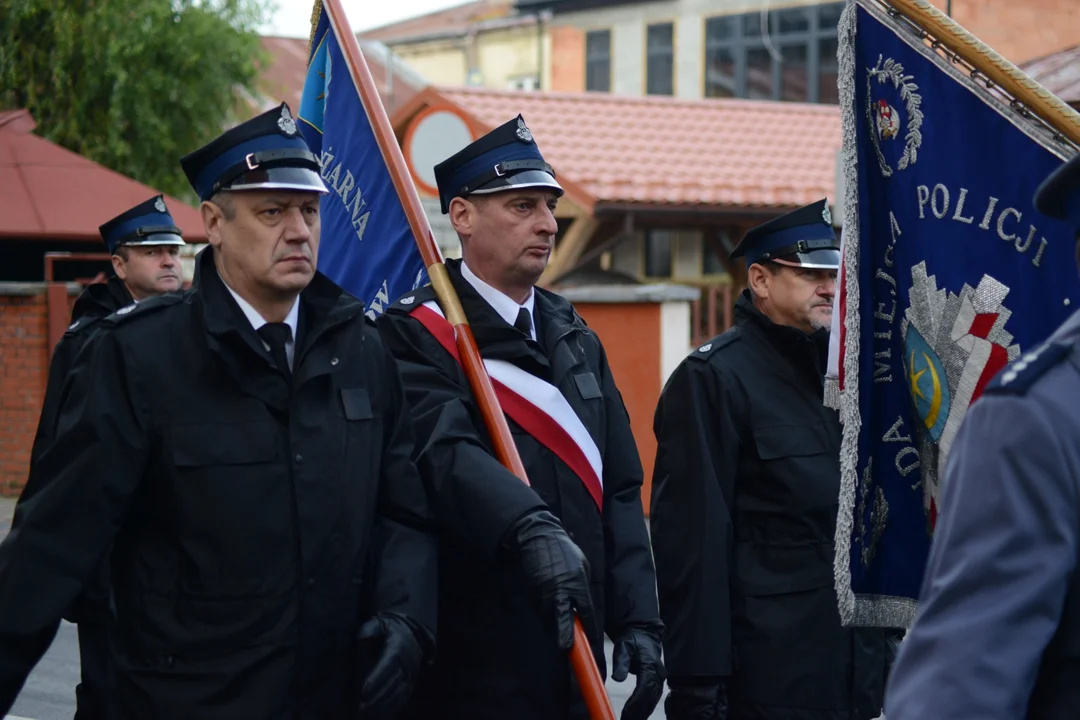 Narodowe Święto Niepodległości w Tarnobrzegu. Uroczystości przy pomniku Marszałka Józefa Piłsudskiego. - 104 lata temu narodziła się nowoczesna Polska - mówi prezydent miasta Dariusz Bożek [ZDJĘCIA - CZĘŚĆ 1]