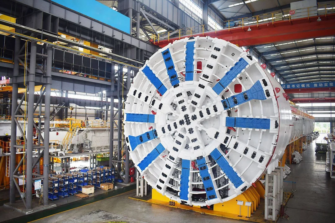 Gigantyczna maszyna TBM Tunnel Boring Machine