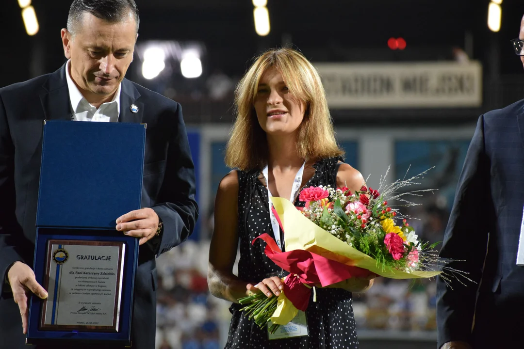 Kasia Zdziebło nagrodzona na stadionie