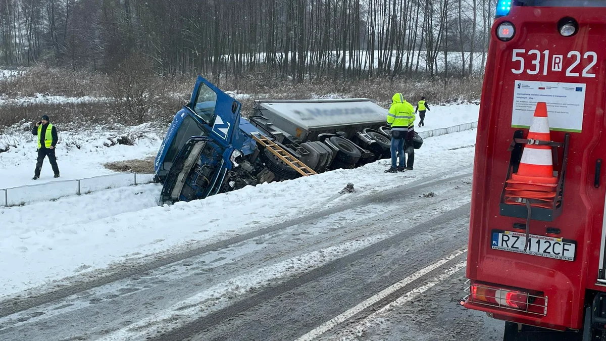 Trudne warunki na drogach Podkarpacia. Sześć osób rannych w wypadku w Sędziszowie Małopolskim - Zdjęcie główne