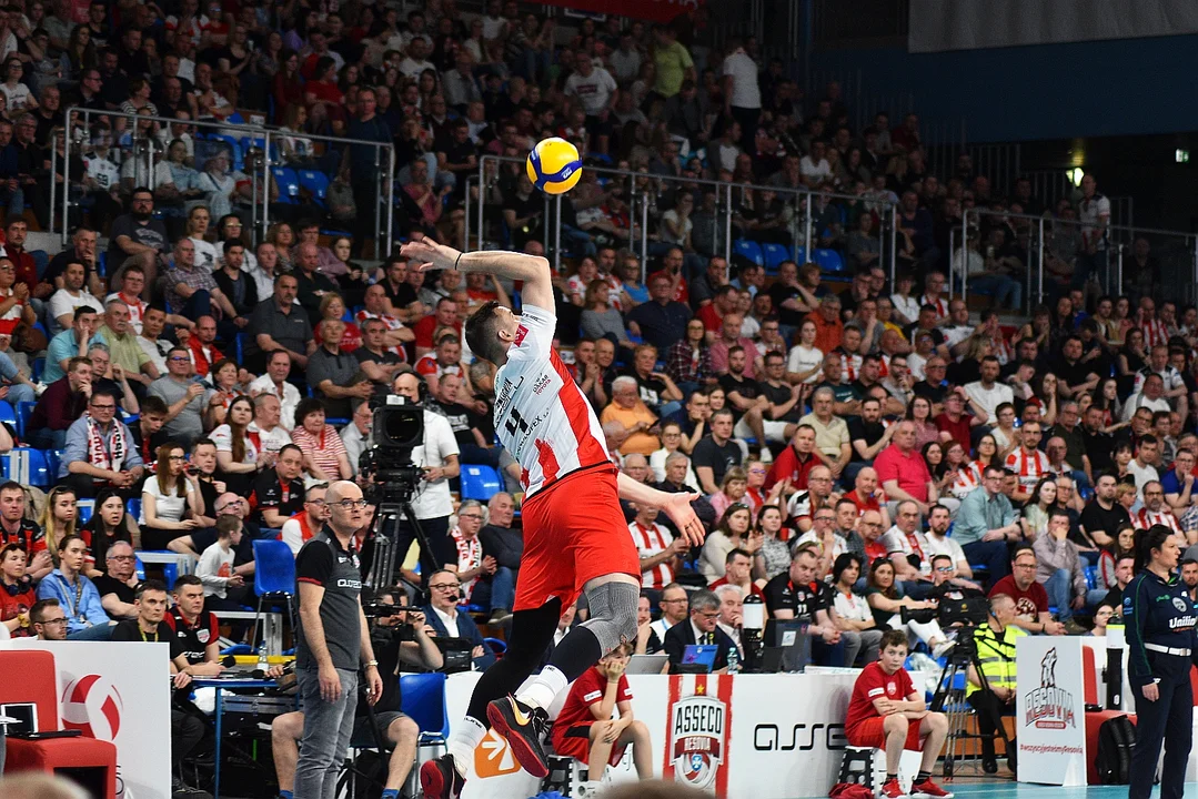 Drugi półfinałowy mecz siatkarskiej PlusLigi: Asseco Resovia Rzeszów - Grupa Azoty ZAKSA Kędzierzyn-Koźle (1:3)