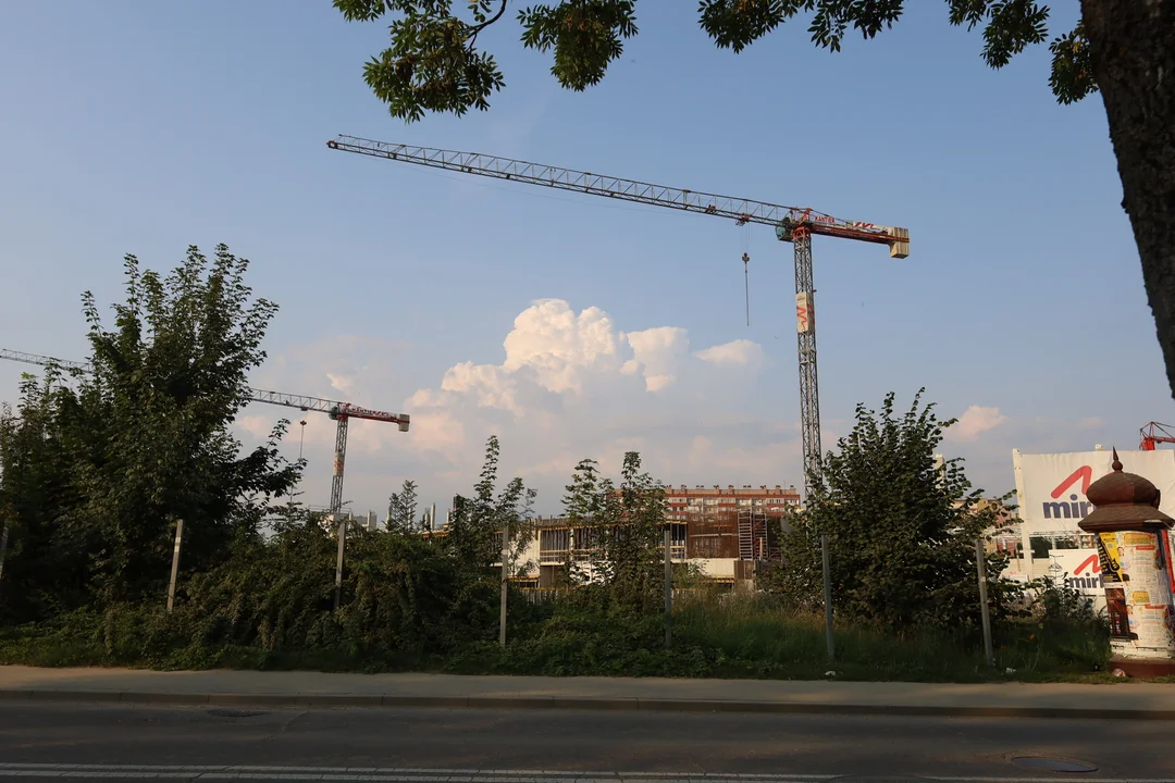 Widok z wyspiańskiego na budowę
