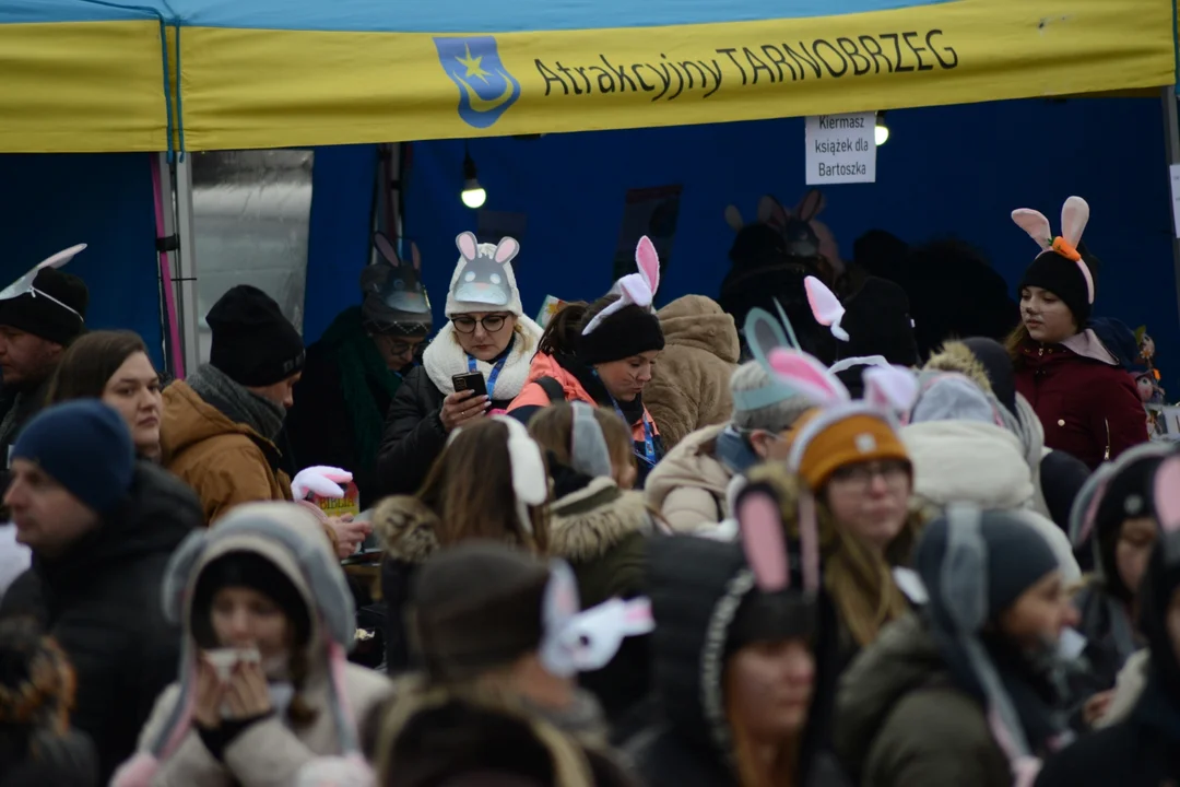Rekord Polski dla Bartoszka Jędrasika chorego na SMA. W Tarnobrzegu zgromadziło się ponad 500 osób przebranych za króliki