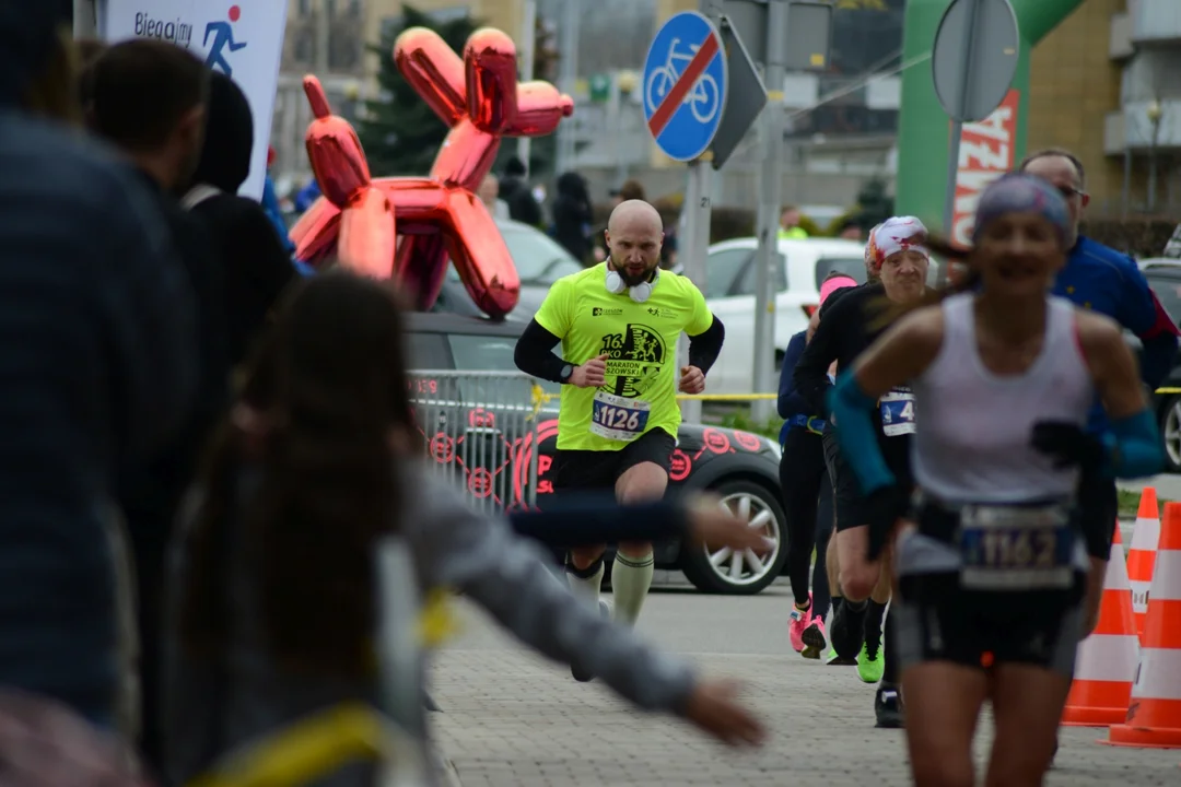 16. PKO Półmaraton Rzeszowski oraz 8. PKO Sztafeta Półmaratońska w Rzeszowie - dużo zdjęć z trasy i mety