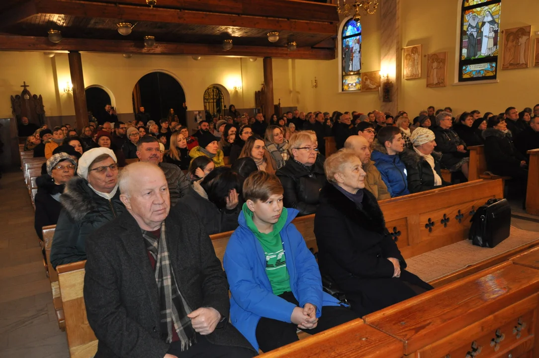 Koncert kolęd Orkiestry Dętej Dobrynin w kościele w Dobryninie