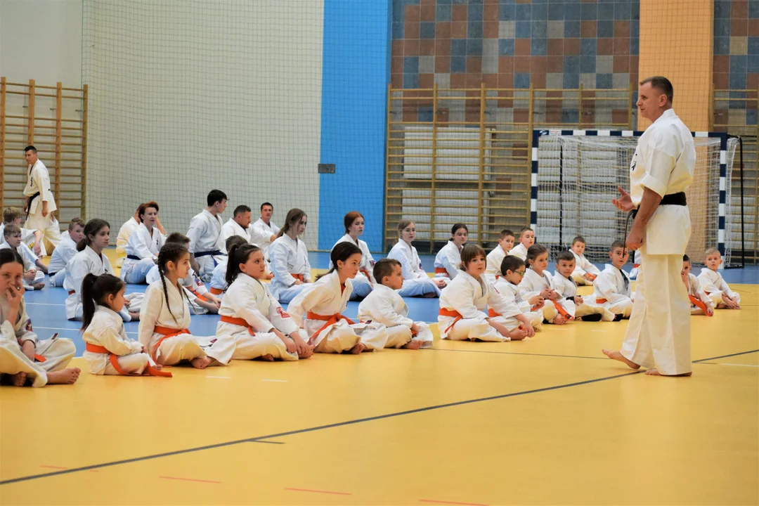 Trening przed turniejem kwalifikacyjnym w Mieleckim Klubie Kyokushin Karate