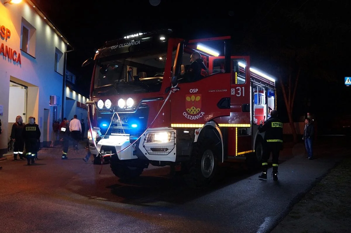 Przywitanie nowego wozu strażackiego w Olszanicy