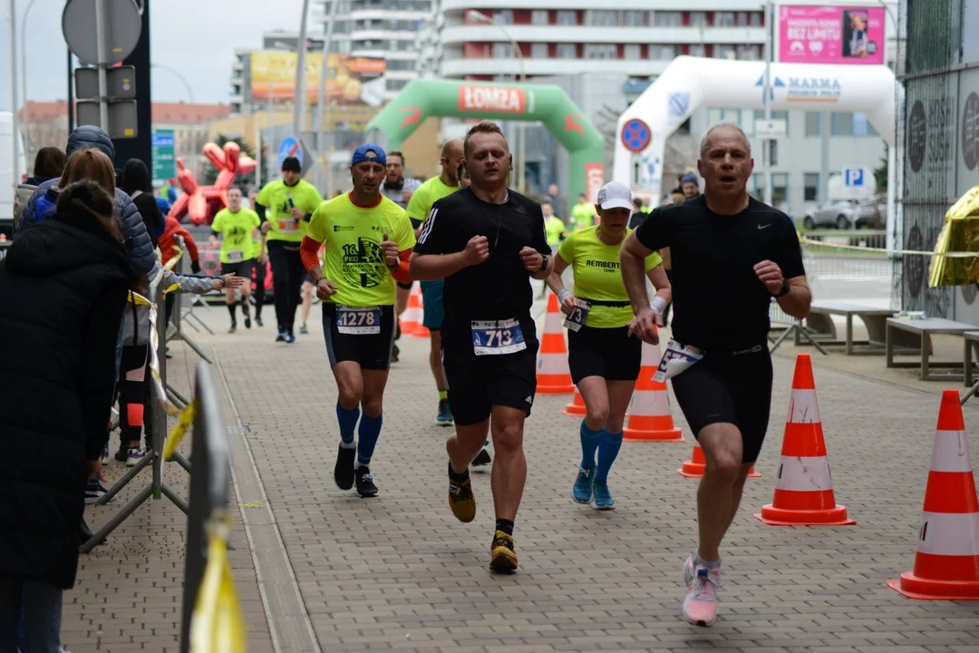 16. PKO Półmaraton Rzeszowski oraz 8. PKO Sztafeta Półmaratońska w Rzeszowie - dużo zdjęć z trasy i mety