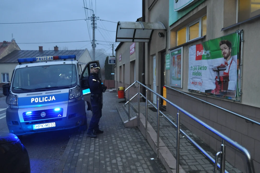 Włamanie w Przecławiu do Delikatesów Centrum