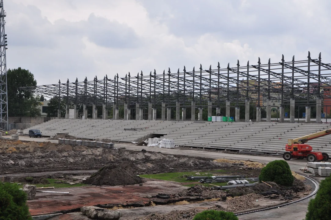 Rozbiórka starego i budowa nowego Stadionu Miejskiego w Mielcu