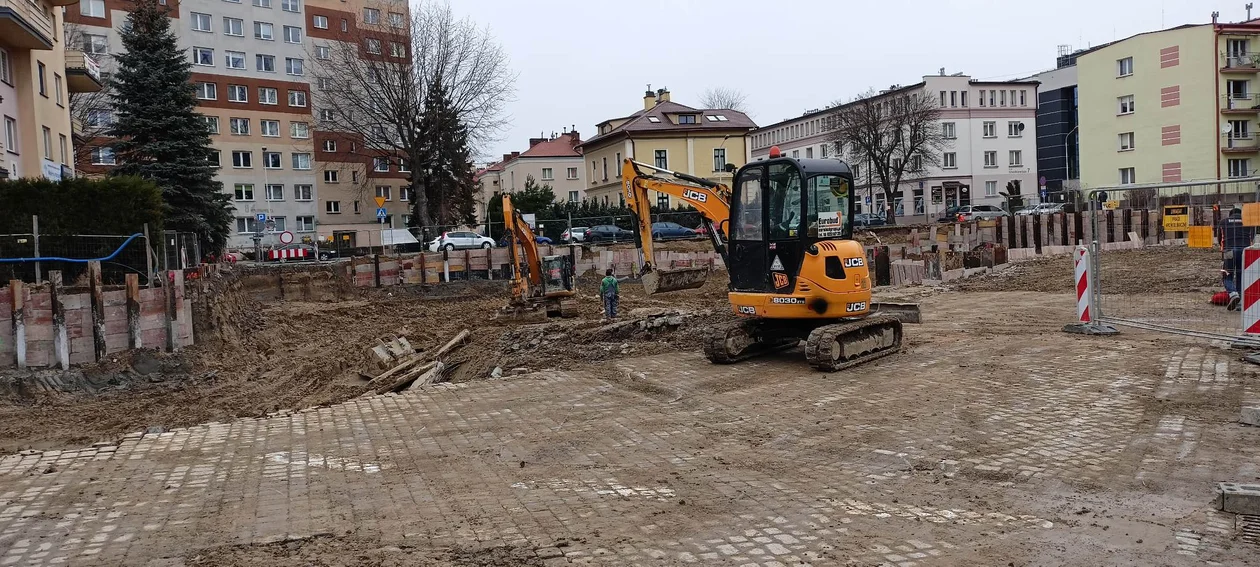 Wielka dziura przy hali Podpromie. Przejazd znów zablokowany dla mieszkańców