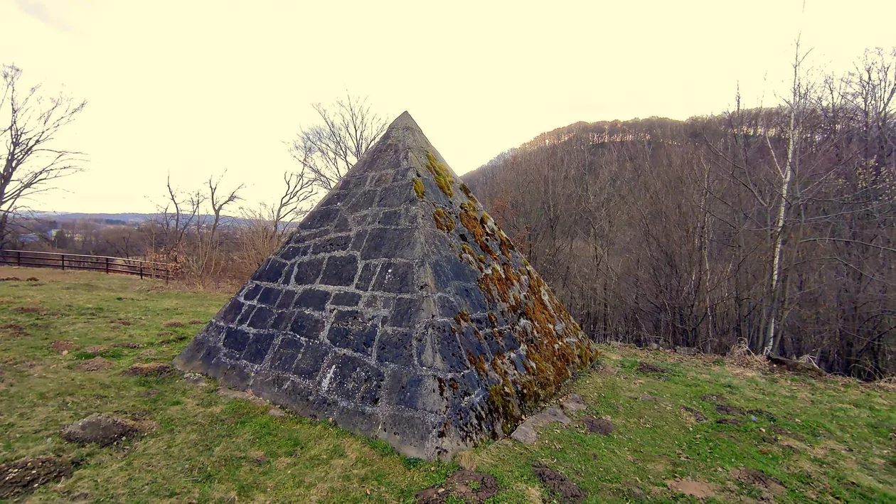 Historia piramidy z Międzybrodzia