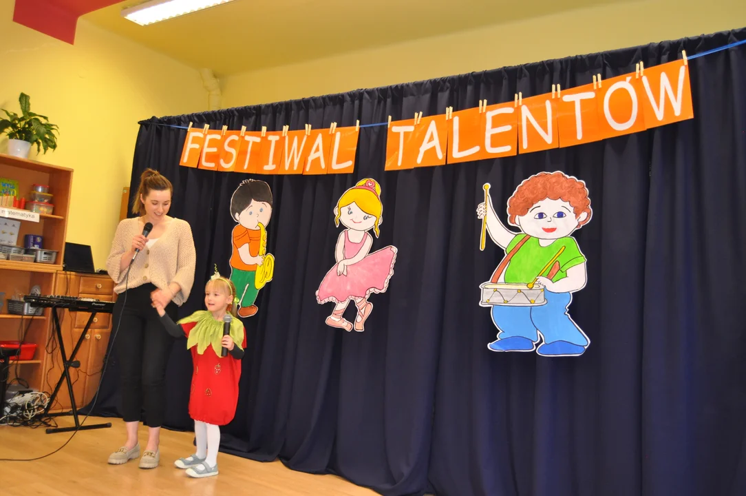 "Artystyczna Ósemeczka " w Mielcu śpiewa i tańczy 23 marca Festiwal Talentów