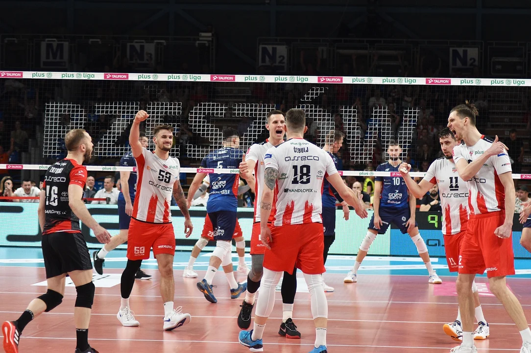 Pierwszy półfinałowy mecz siatkarskiej PlusLigi: Asseco Resovia Rzeszów - Grupa Azoty ZAKSA Kędzierzyn-Koźle (2:3)