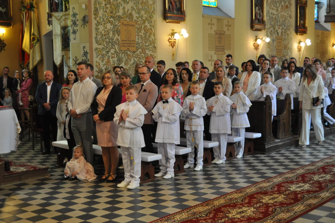 Uroczystość Pierwszej Komunii św. w Przecławiu dzieci z ZSP w Tuszymie