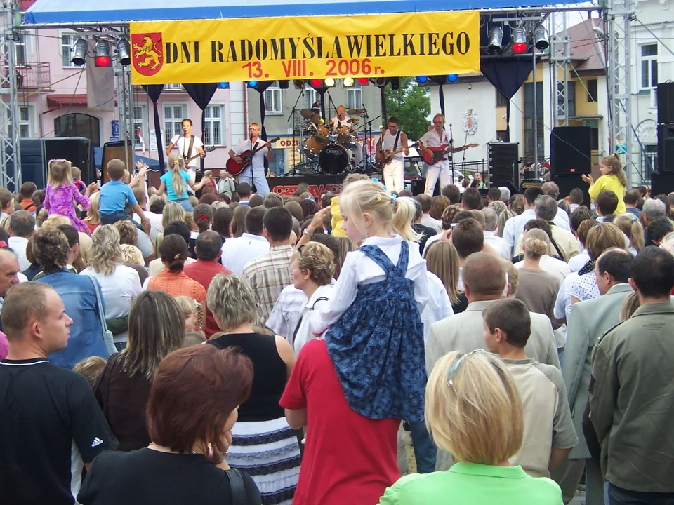 W niedzielę odpustowa potańcówka w Radomyślu Wielkim [ARCHIWALNE ZDJĘCIA] - Zdjęcie główne