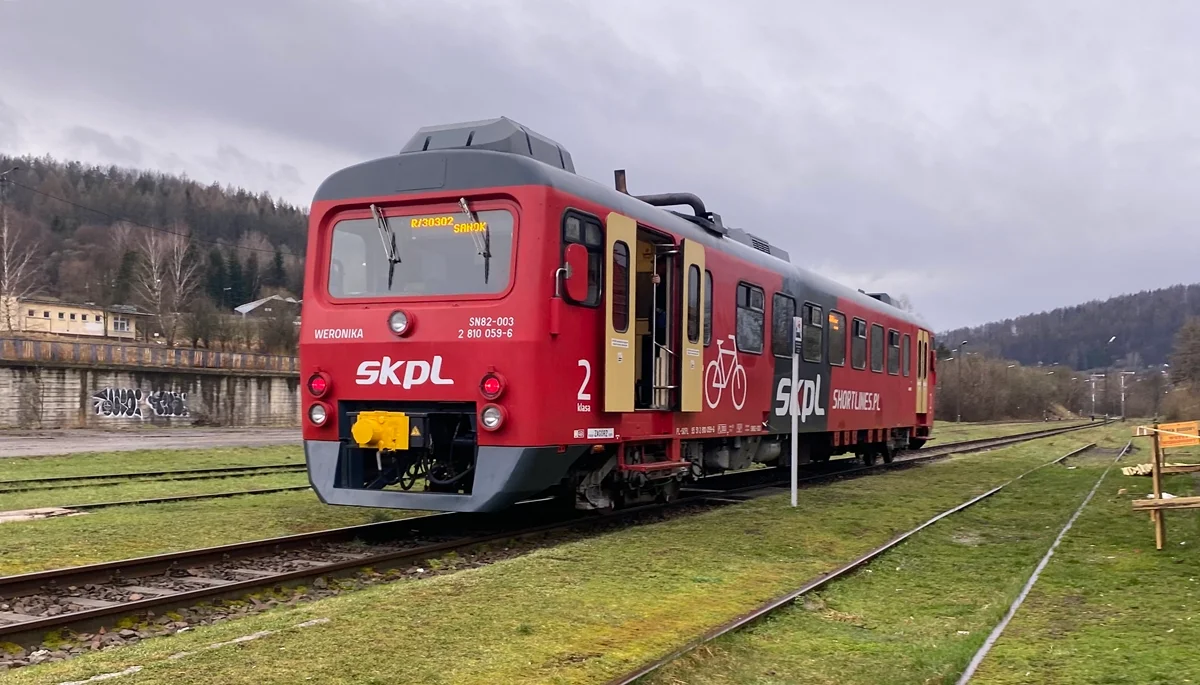 Pierwszy miesiąc od uruchomienia połączeń kolejowych na trasie z Ustrzyk Dolnych do Sanoka