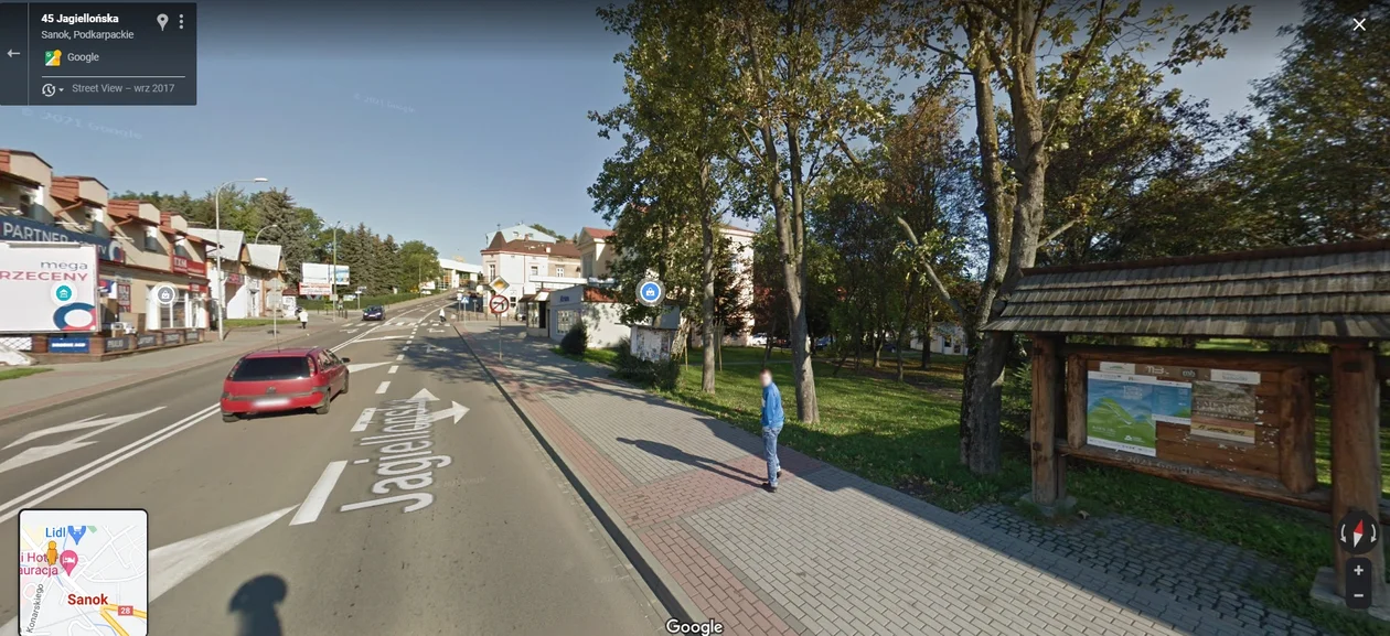 Google Street View - kto został przyłapany przez auto z aparatem