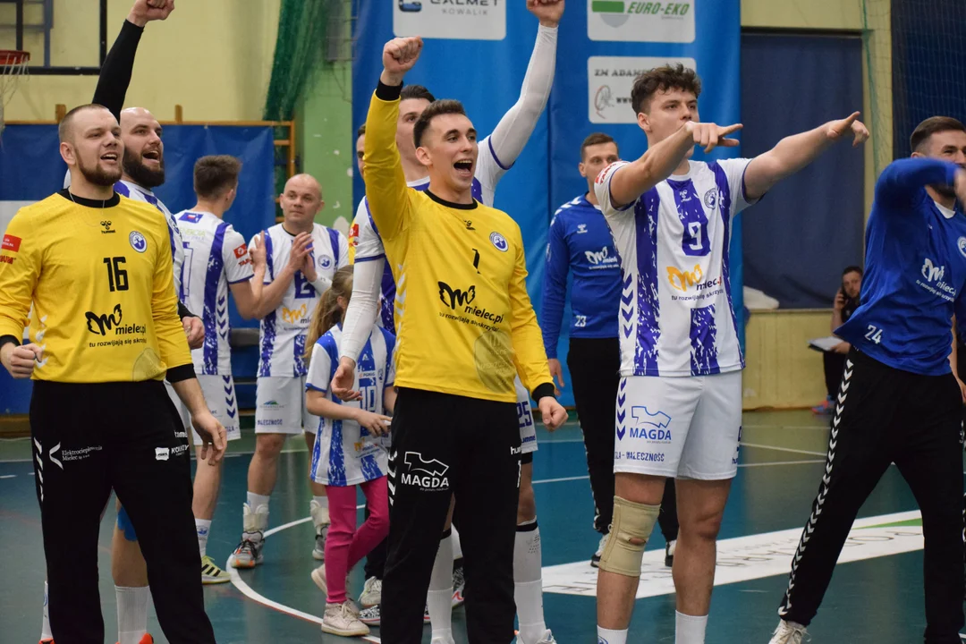 Liga Centralna. Kapitalna druga połowa i pewne zwycięstwo Handball Stali Mielec [ZDJĘCIA, WIDEO] - Zdjęcie główne