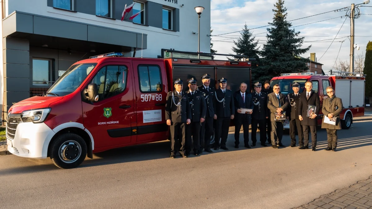 Nowe wozy i sprzęt dla jednostek OSP z gminy Tuszów Narodowy [ZDJĘCIA]