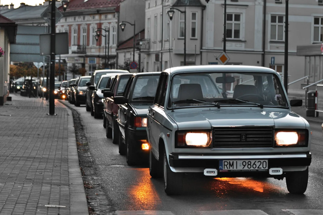 Perełki motoryzacji przejechały ulicami Mielca! [ZDJĘCIA] - Zdjęcie główne