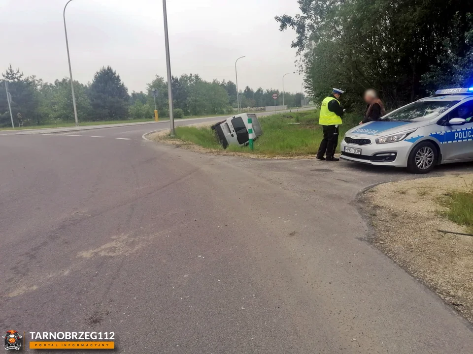 Bus wylądował w rowie przy obwodnicy Tarnobrzega