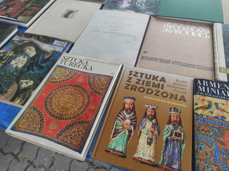 Handel na Pchlim Targu w Tarnobrzegu