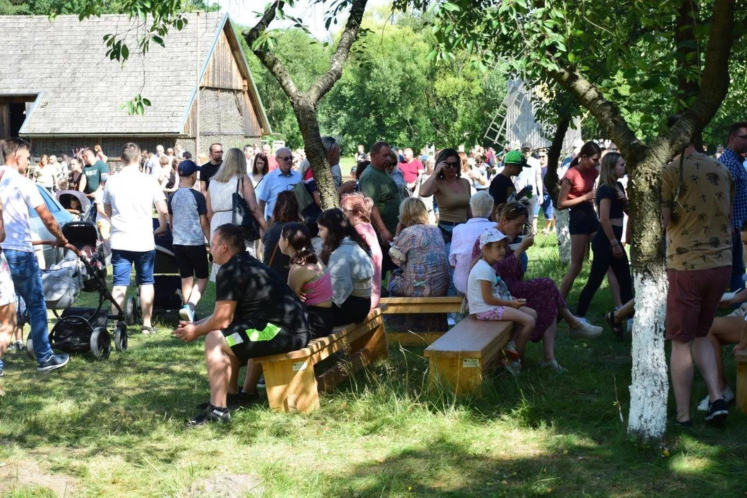 Tłumy na imprezie w skansenie w Kolbuszowej.