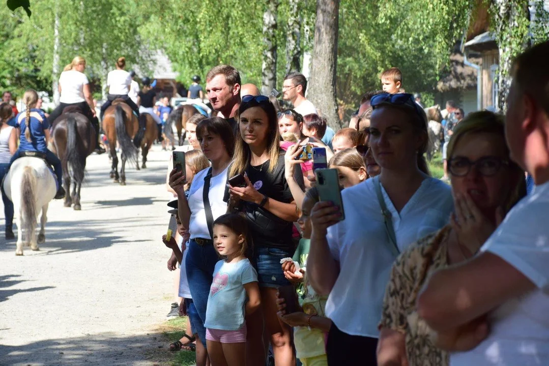 Tłumy na imprezie w skansenie w Kolbuszowej.