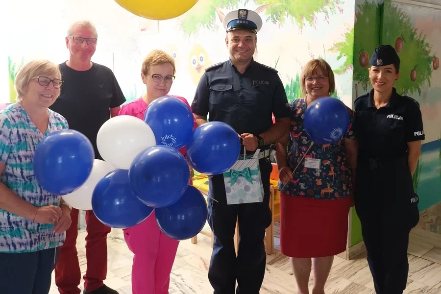 Policjanci sprawili radość najmłodszym pacjentom w Szpitalu Powiatowym w Lesku z okazji Dnia Dziecka [ZDJĘCIA] - Zdjęcie główne