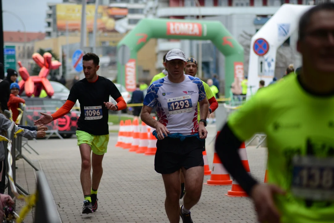 16. PKO Półmaraton Rzeszowski oraz 8. PKO Sztafeta Półmaratońska w Rzeszowie - dużo zdjęć z trasy i mety