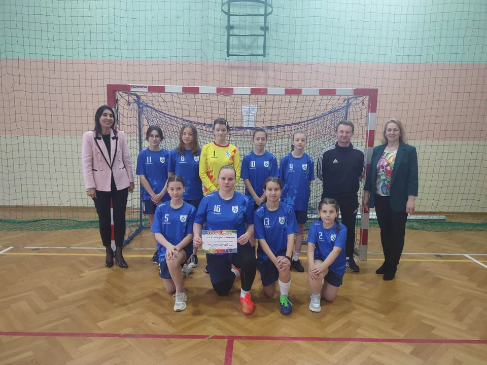 Dziewczęta z Szkoły Podstawowej w Wampierzowie awansowały do Turnieju Finałowego Województwa Podkarpackiego w Piłce Ręcznej Dziewcząt w ramach Igrzysk Dzieci, (klasy IV – VI).