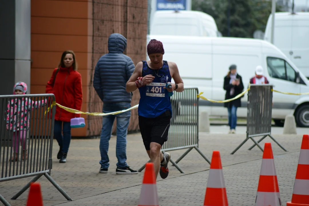 16. PKO Półmaraton Rzeszowski oraz 8. PKO Sztafeta Półmaratońska w Rzeszowie - dużo zdjęć z trasy i mety