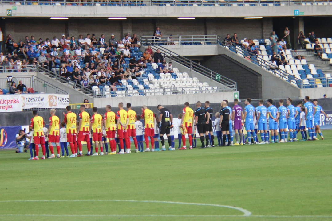 Puchar Polski: Zdecydowały karne. Stal Rzeszów przegrywa w Pucharze Polski z ekstraklasową Koroną Kielce (3-3, 7-8 rz.k)