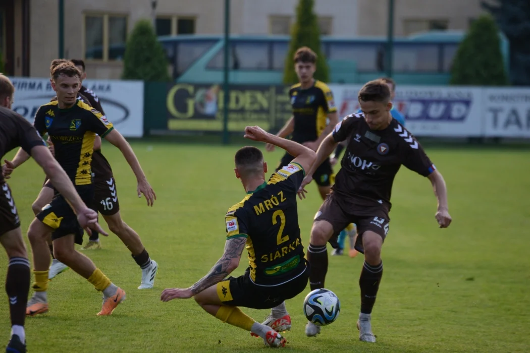 Trzecia liga, grupa 4: Siarka Tarnobrzeg - Garbarnia Kraków 0:0