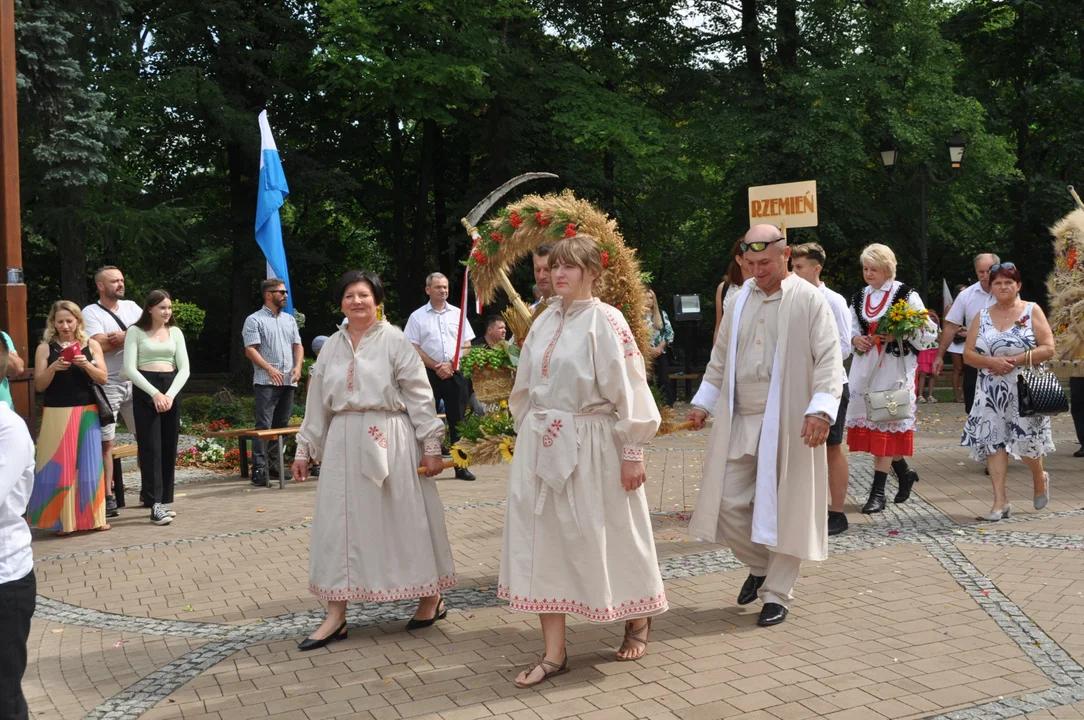 Piękne stroje na dożynkach