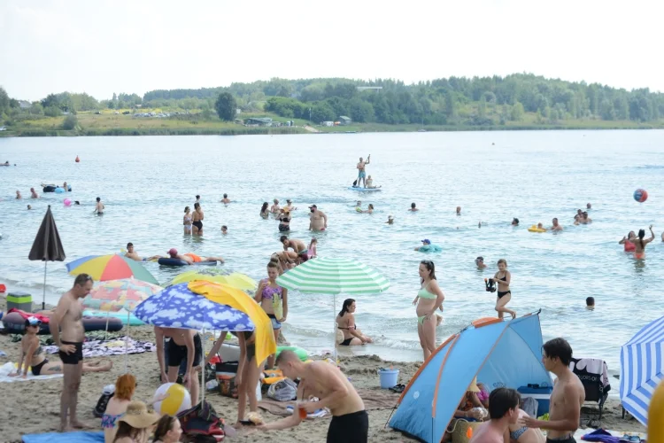 Jezioro Tarnobrzeskie w niedzielne południe