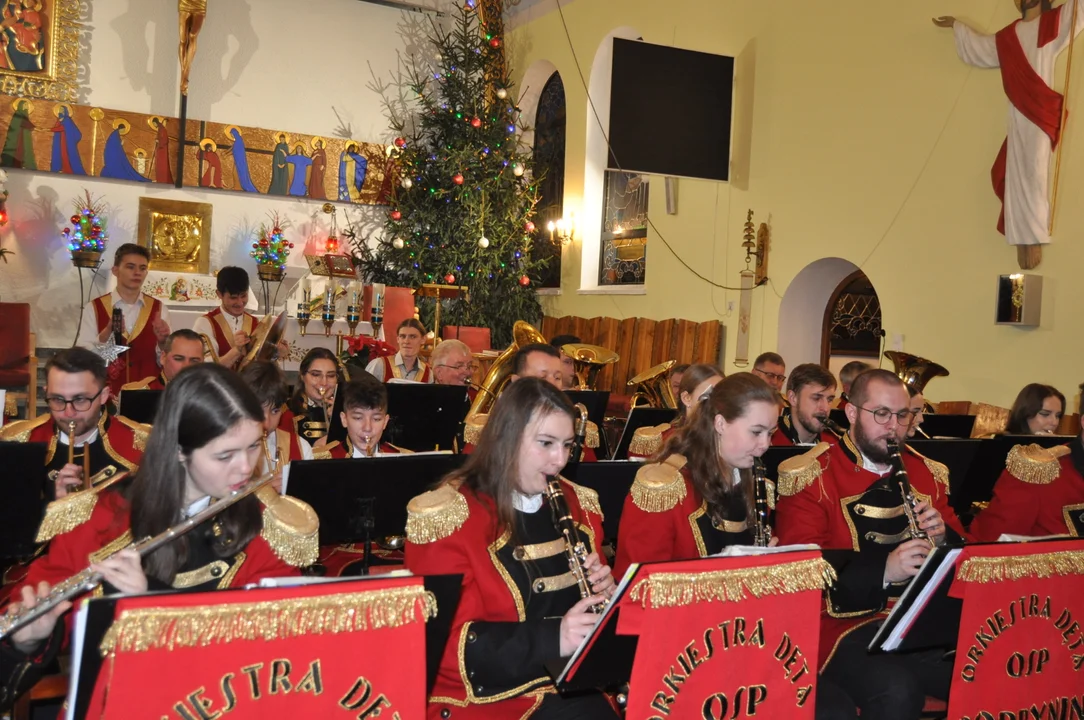 Koncert kolęd Orkiestry Dętej Dobrynin w kościele w Dobryninie