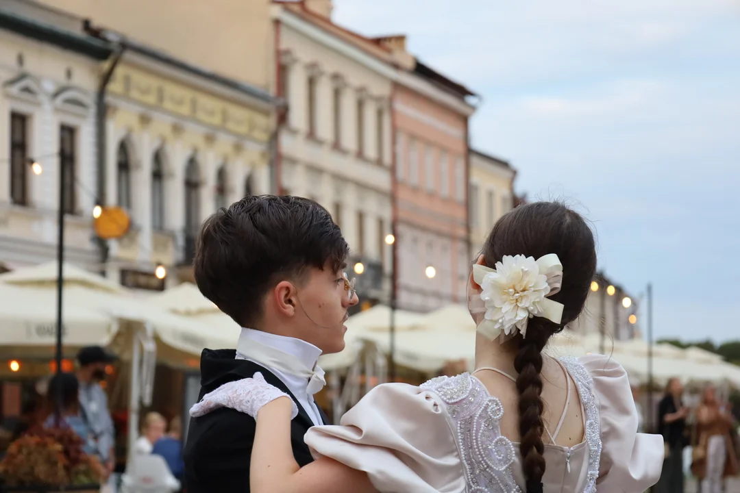 Para tańczy